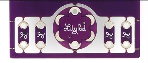 左面是插件焊盤，右面是貼片焊盤