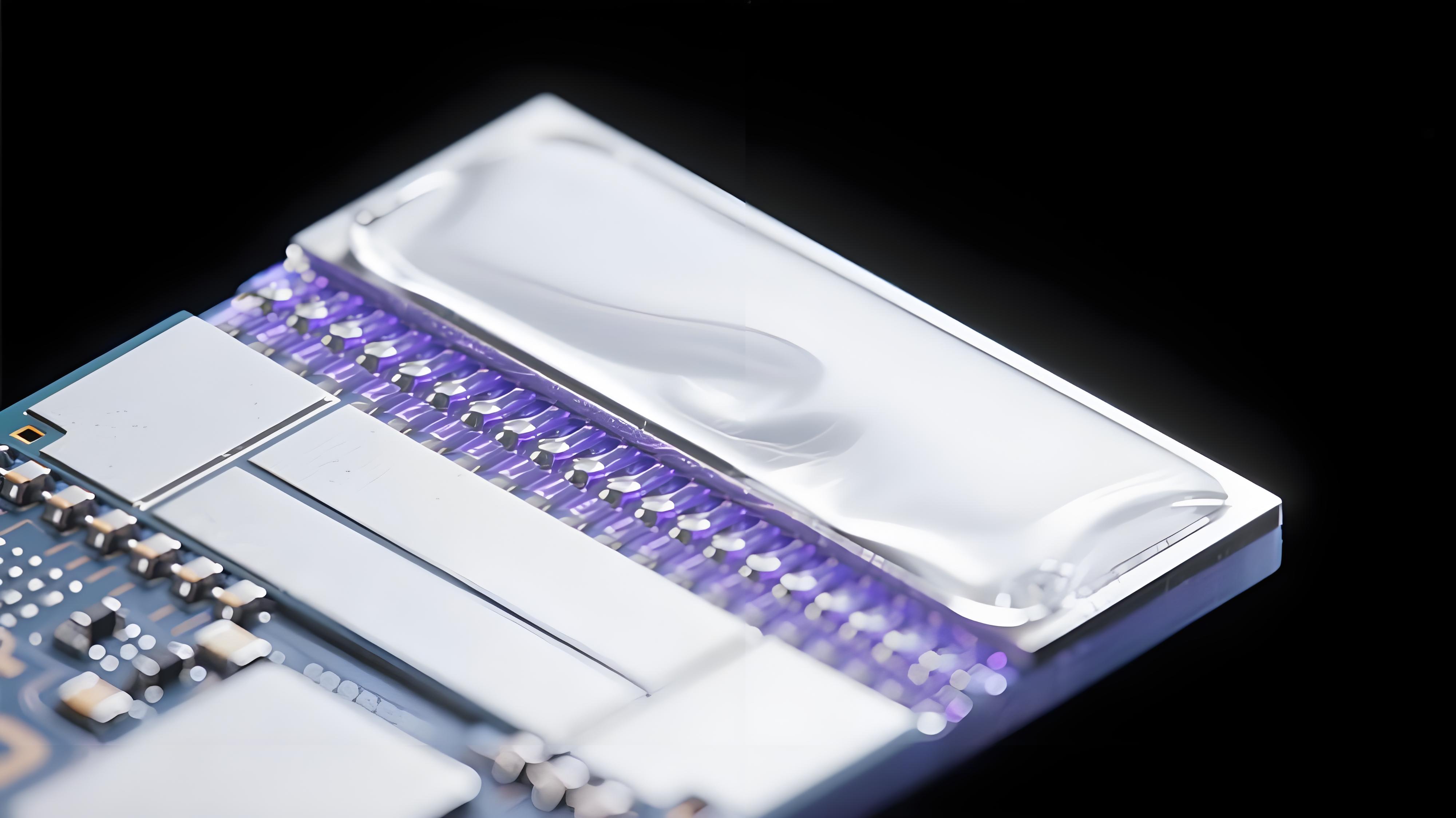 沉銀板分子自組裝單層(SAM)技術(shù)微觀特寫，展示銀層表面超薄疏水防護(hù)膜結(jié)構(gòu)